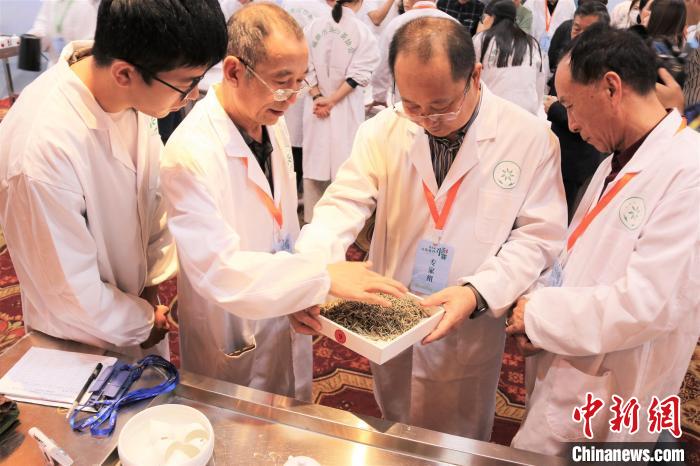 “中国白茶之乡”民间斗茶赛：“工匠”竞技茶香飘