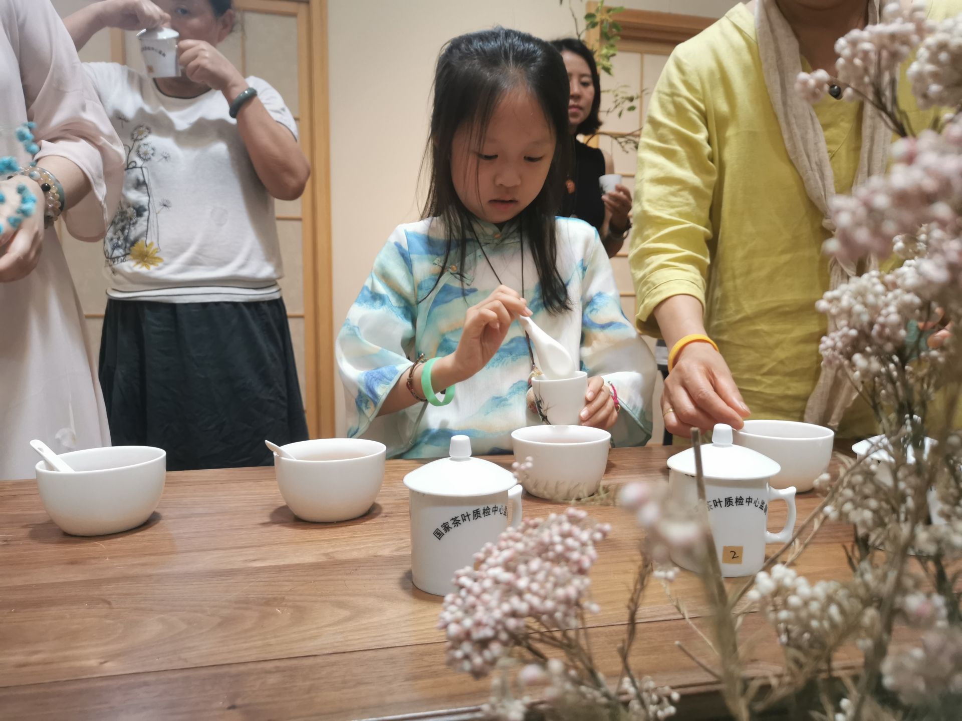 疏通茶企发展小“堵点”