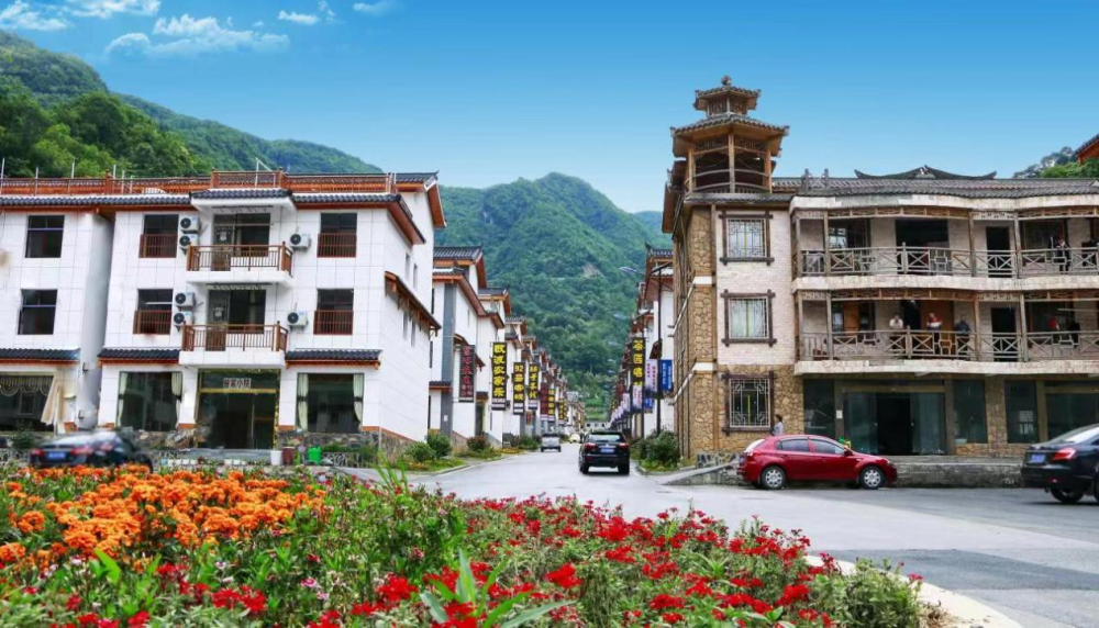 高铁“掀起”神农架避暑旅游热潮