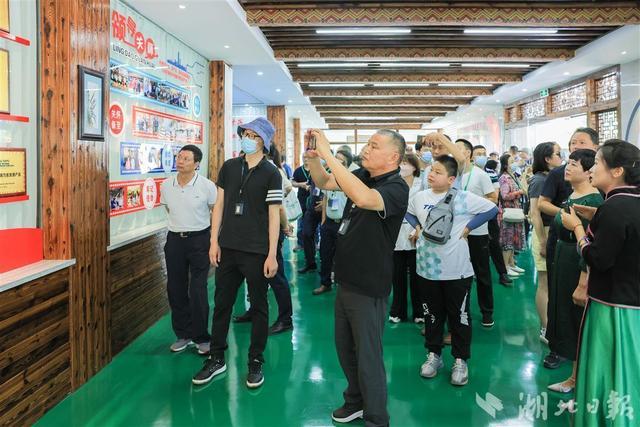 中国茶业科技年会专家组走进恩施茶企