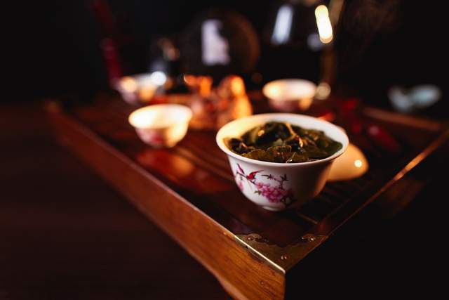 宋代人“斗茶”趣味多，行茶令、茶百戏，喝茶不耽误谈文论道