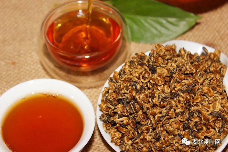 云南凤庆：一叶成一业，非遗“茶文化”托起致富梦